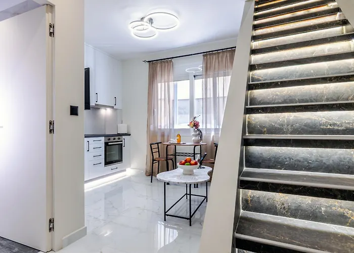 Peonia Modern Two-level Near Old Town Apartment *